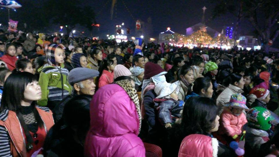 TƯỜNG THUẬT: Giới trẻ tưng bừng đón Giáng sinh ảnh 67