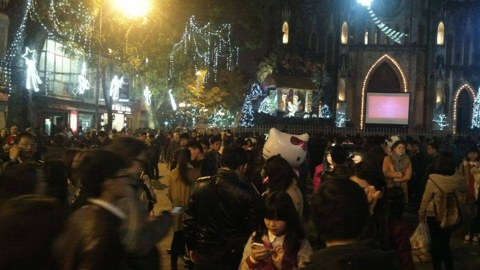 TƯỜNG THUẬT: Giới trẻ tưng bừng đón Giáng sinh ảnh 93