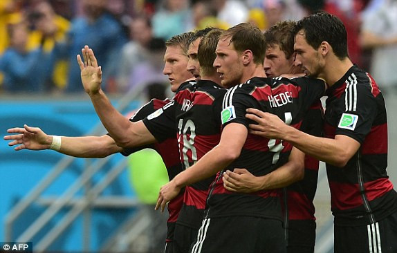 Ronaldo 'khai hỏa', Bồ vẫn phải tức tưởi hồi hương ảnh 3