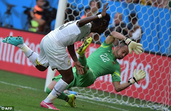 Ronaldo 'khai hỏa', Bồ vẫn phải tức tưởi hồi hương ảnh 2