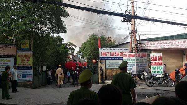 Cháy lớn ở phố Đại Từ, hai nhà xưởng chìm trong lửa khói ảnh 18