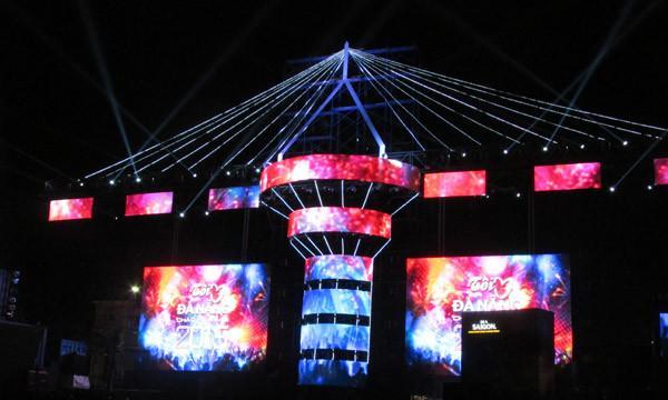 Rực sáng pháo hoa chào mừng năm mới 2015 ảnh 44