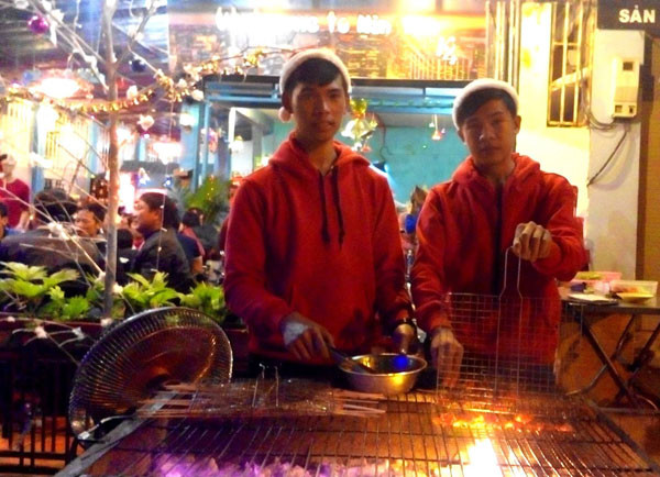 TƯỜNG THUẬT: Giới trẻ tưng bừng đón Giáng sinh ảnh 58