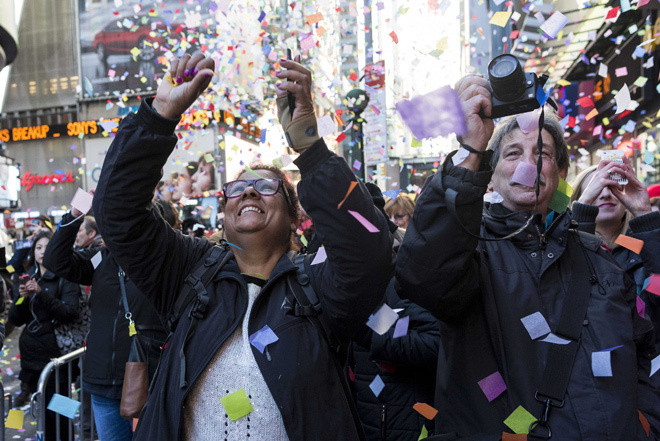 Rực sáng pháo hoa chào mừng năm mới 2015 ảnh 35