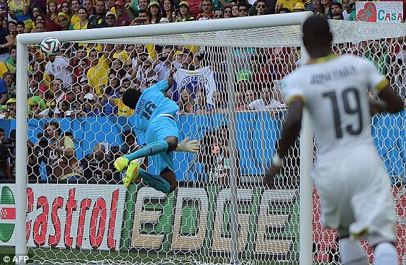 Ronaldo 'khai hỏa', Bồ vẫn phải tức tưởi hồi hương ảnh 12