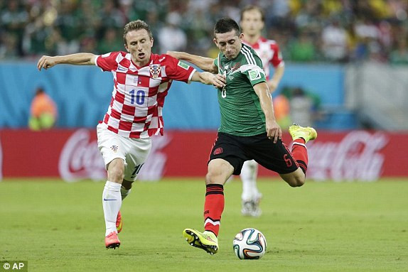 Thắng tưng bừng, Brazil và Mexico lấy vé vào vòng trong ảnh 13