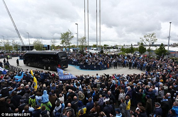 Hạ màn Premier League: Man City xứng danh tân vương ảnh 10