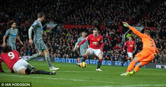 M.U vs Newcastle (3-1): 'Thủ lĩnh' tặng quà ảnh 11