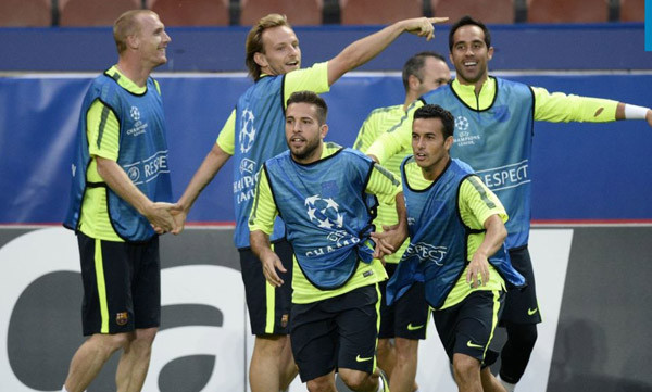 Barca nhận chén đắng ở Paris ảnh 15