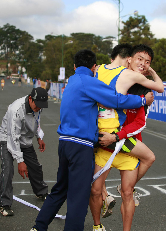 Giải Việt dã và marathon báo Tiền Phong: Tranh tài đỉnh cao ảnh 21