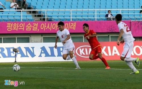 Thắng Kyrgyzstan 1-0, Olympic Việt Nam giành ngôi nhất bảng ảnh 2
