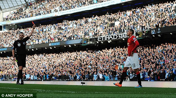 Man City-M.U (1-0): Quỷ đỏ ôm hận vì tội đồ Smalling ảnh 14