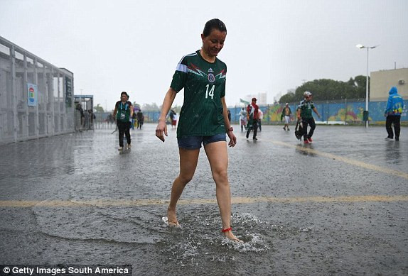 Mexico-Cameroon (1-0): Bắn hạ Sư tử trong mưa ảnh 14