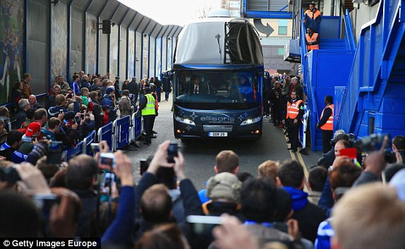 'Món quà' tủi hổ cho Wenger ảnh 3