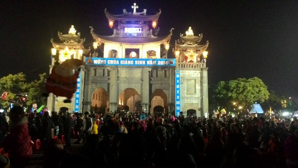 TƯỜNG THUẬT: Giới trẻ tưng bừng đón Giáng sinh ảnh 98