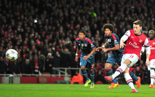 Hạ Arsenal, Bayern đặt một chân vào tứ kết ảnh 3