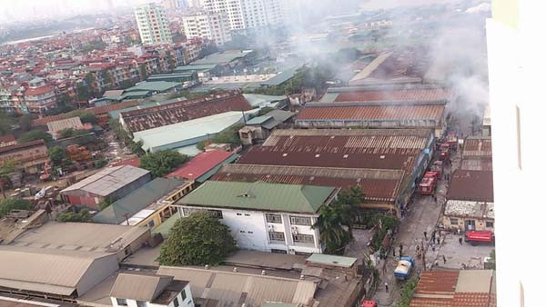 Cháy lớn ở phố Đại Từ, hai nhà xưởng chìm trong lửa khói ảnh 9