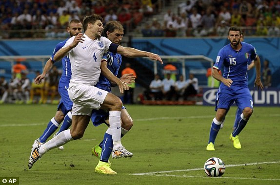 Anh-Italia (1-2): Màu thiên thanh đáng sợ ảnh 1