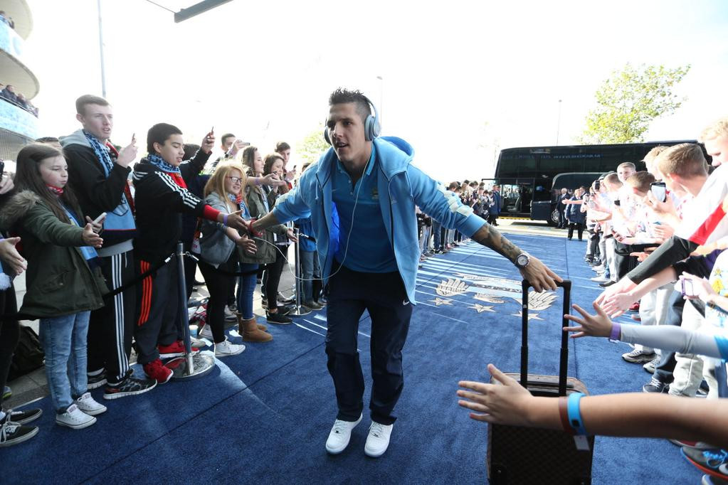 Man City-M.U (1-0): Quỷ đỏ ôm hận vì tội đồ Smalling ảnh 4