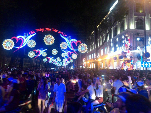 TƯỜNG THUẬT: Giới trẻ tưng bừng đón Giáng sinh ảnh 46