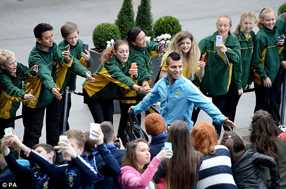 Aguero lập 'poker', Man City đại thắng Tottenham ảnh 10