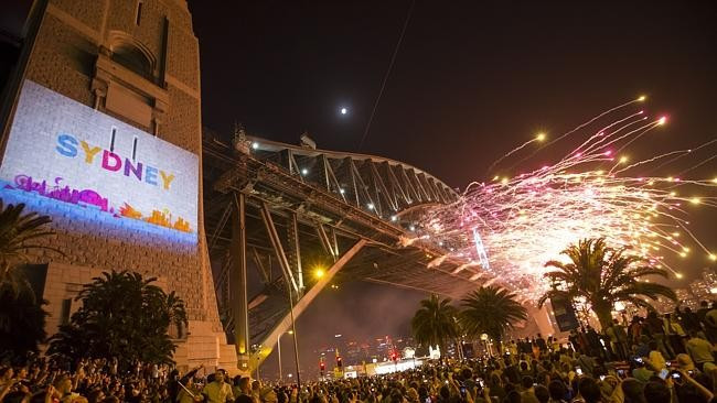 Rực sáng pháo hoa chào mừng năm mới 2015 ảnh 42