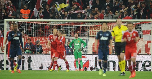 Bayern - M.U (3-1): Hoa hồng trên nấm mộ ảnh 3