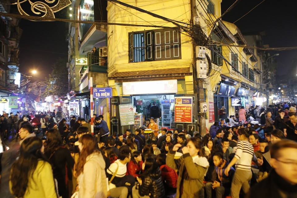 TƯỜNG THUẬT: Giới trẻ tưng bừng đón Giáng sinh ảnh 29