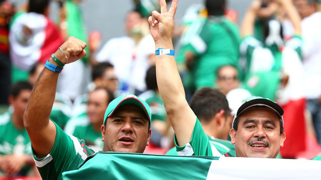 Thắng tưng bừng, Brazil và Mexico lấy vé vào vòng trong ảnh 22