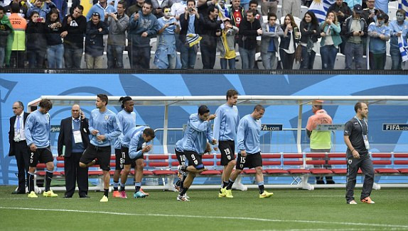 Uruguay-Anh (2-1): Luis Suarez trở thành 'tử thần' của Tam Sư ảnh 11
