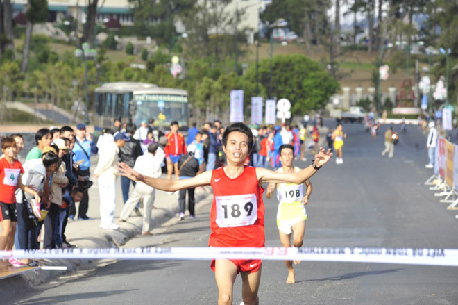 Giải Việt dã và marathon báo Tiền Phong: Tranh tài đỉnh cao ảnh 13