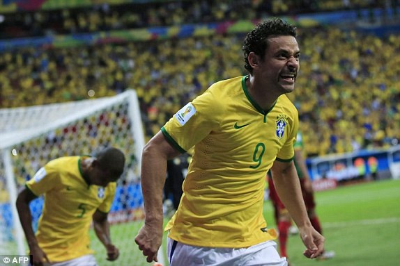 Thắng tưng bừng, Brazil và Mexico lấy vé vào vòng trong ảnh 7