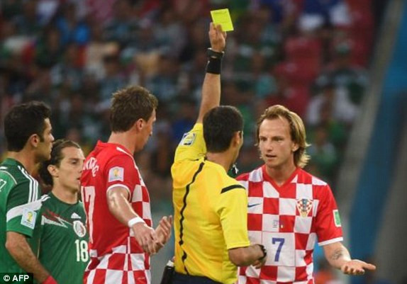 Thắng tưng bừng, Brazil và Mexico lấy vé vào vòng trong ảnh 16