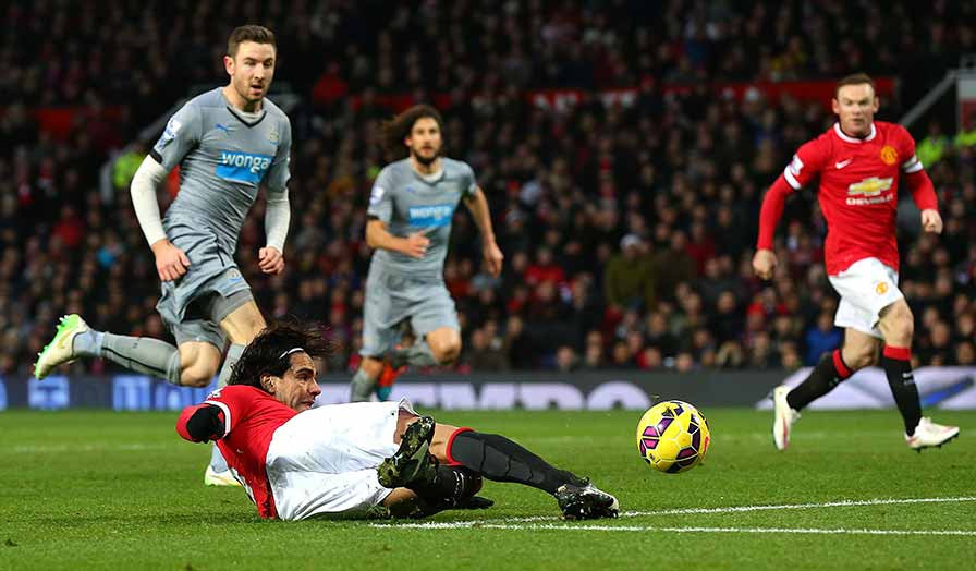 M.U vs Newcastle (3-1): 'Thủ lĩnh' tặng quà ảnh 3