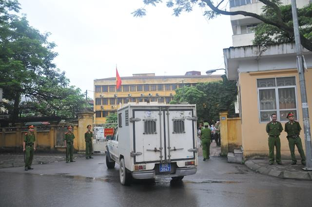 Dương Chí Dũng, Mai Văn Phúc khai nhận rượu ngoại, phong bì ảnh 14