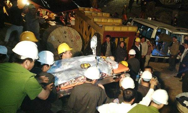 [LIVE] Nạn nhân sập hầm kể những ngày 'sống trong sợ hãi' ảnh 7