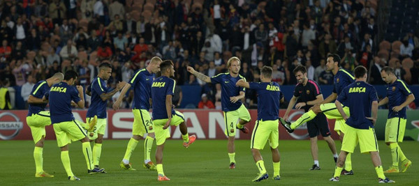 Barca nhận chén đắng ở Paris ảnh 14