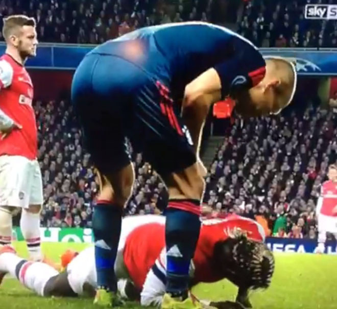 Hạ Arsenal, Bayern đặt một chân vào tứ kết ảnh 2