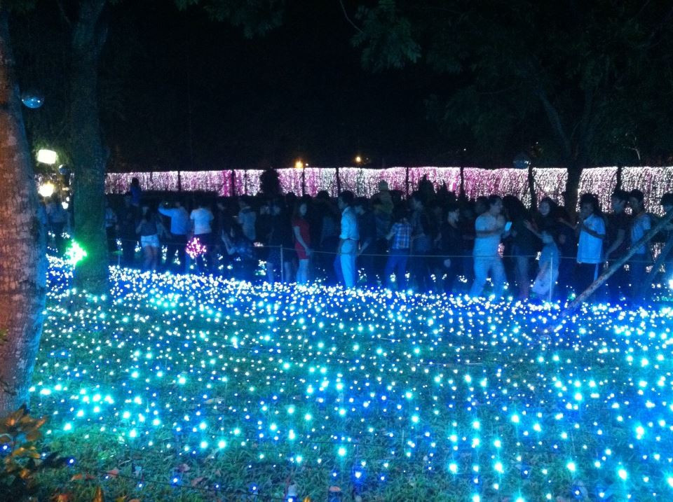 TƯỜNG THUẬT: Giới trẻ tưng bừng đón Giáng sinh ảnh 61