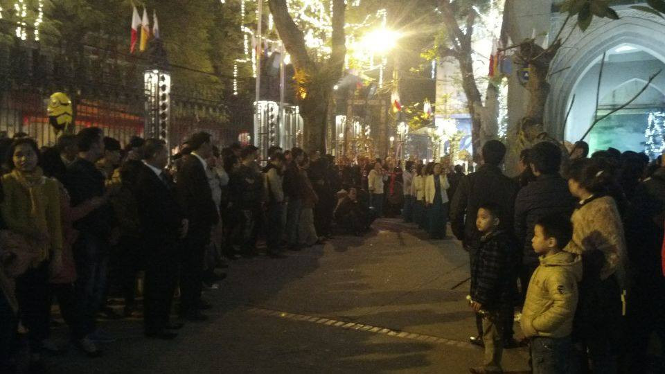 TƯỜNG THUẬT: Giới trẻ tưng bừng đón Giáng sinh ảnh 4