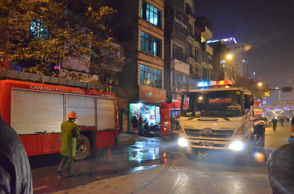 [ẢNH] Lửa ngùn ngụt bao trùm thẩm mỹ viện trên phố Kim Mã ảnh 7