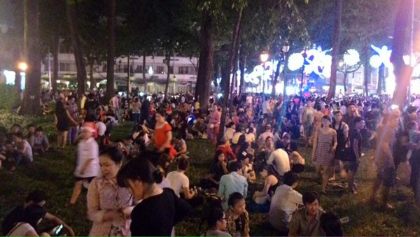 TƯỜNG THUẬT: Giới trẻ tưng bừng đón Giáng sinh ảnh 35