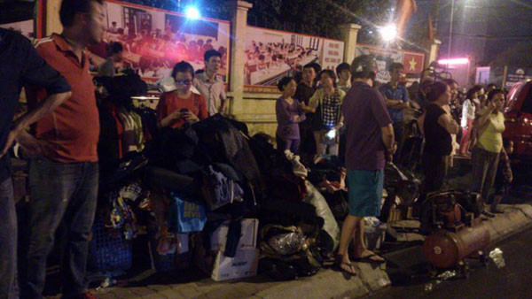 Lửa thiêu rụi dãy hàng quán sau tòa nhà Keangnam ảnh 8