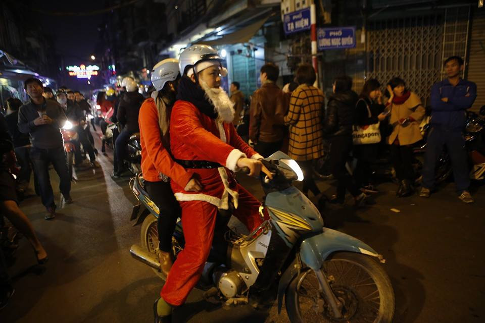 TƯỜNG THUẬT: Giới trẻ tưng bừng đón Giáng sinh ảnh 32