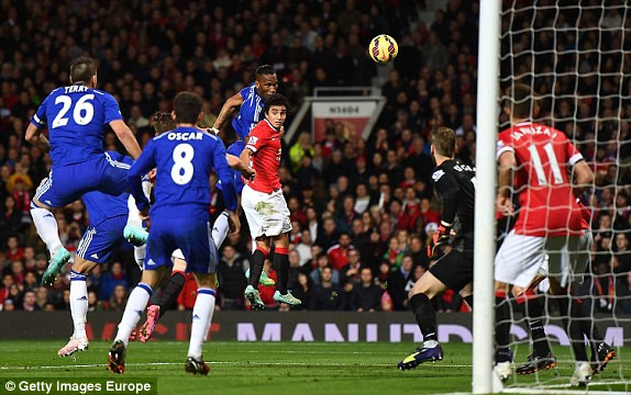 M.U vs Chelsea (1-1): Van Persie giải cứu 'Quỷ đỏ' ảnh 4