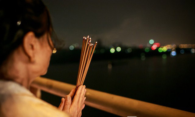 Trả hồ sơ, yêu cầu điều tra bổ sung vụ 'bác sỹ ném xác' ảnh 1