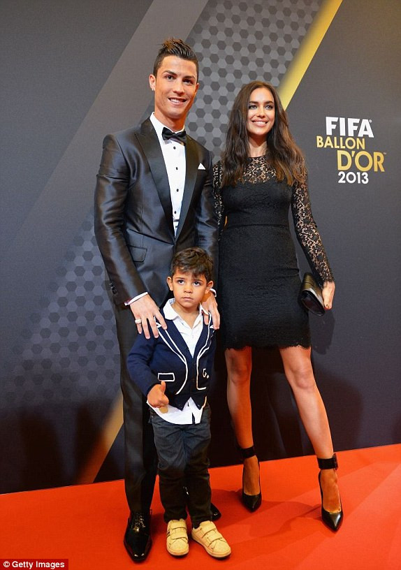 Ronaldo bật khóc khi nhận Quả bóng vàng 2013 ảnh 8