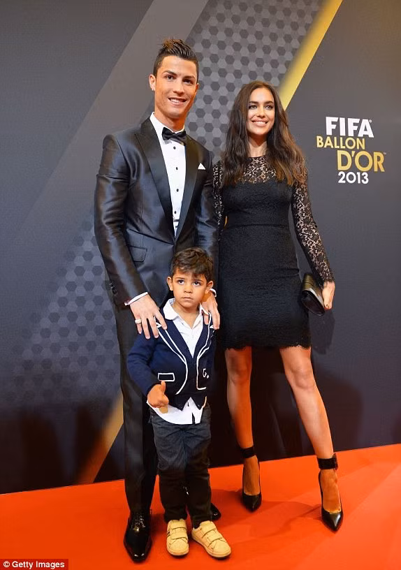 Ronaldo bật khóc khi nhận Quả bóng vàng 2013 ảnh 8