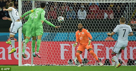 Đức- Algeria (2-1): 'Xe tăng' ì ạch vào tứ kết ảnh 8