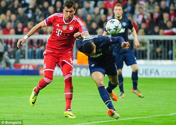 Bayern - M.U (3-1): Hoa hồng trên nấm mộ ảnh 11